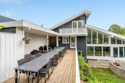 Luksushus nr. 373 har en dejlig terrasse med gode havemøbler til 20 personer.