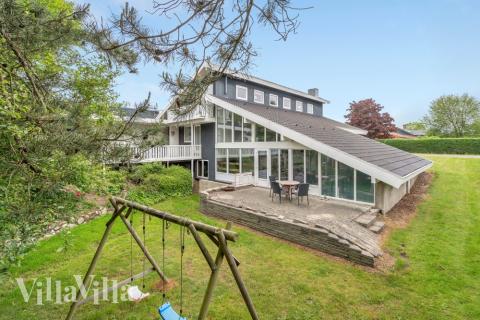 Flot sommerhus nr. 373 med god plads til op til 20 personer