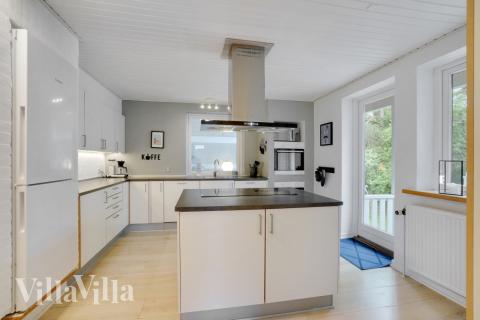 Køkkenet i luksushus nr. 373 er udstyrret, så I let kan lave mad til 20 personer.