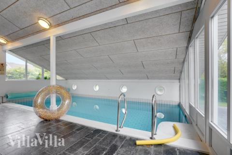 Den lækre pool i luksushuse nr. 373 til 20 personer