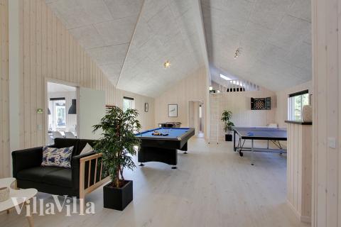 Ud over de mange timer, man kan bruge i husets pool-afdeling, så byder luksushus 374 også på billard/bordtennis og dart