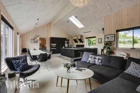 Det store lyse opholdrum i luksushus nr. 376 til 22.