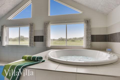 Nyd varmen i spaen i luksushus nr. 376 i Nordsjælland