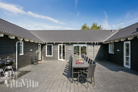 Luksushus nr. 376 har en dejlig terrasse med gode havemøbler til 22 personer.