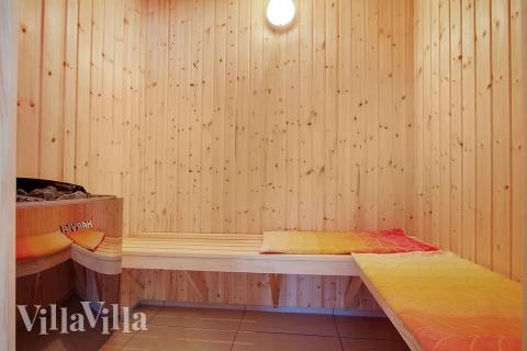 Nyd varmen i saunaen i luksushus nr. 375 til 24 personer