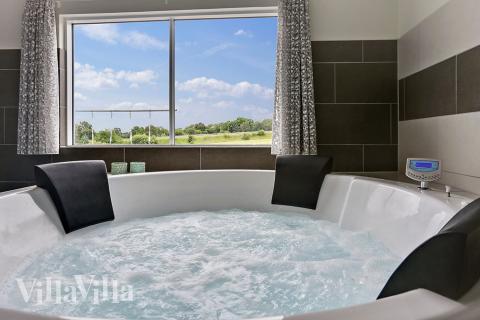 Nyd varmen i spaen i luksushus nr. 375 i Nordsjælland