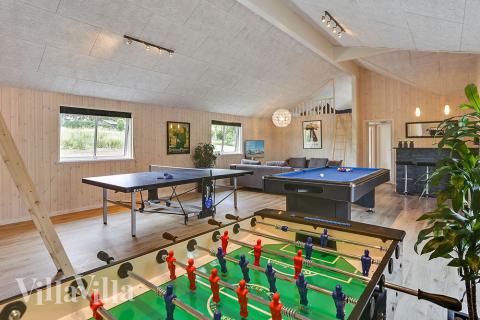 Aktivitetsrum i luksushus nr. 375 med 9 soveværelser og plads til 24 personer.