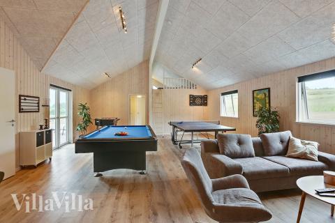 Luksushus 375 til 24 personer byder på et stort aktivitetsrum med bl.a. billard og dart