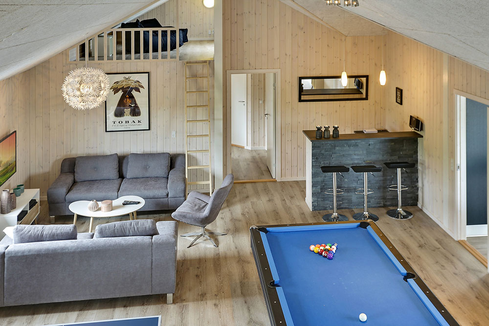 Ud over de mange timer, man kan bruge i husets pool-afdeling, så byder luksushus 375 også på billard/bordtennis og dart