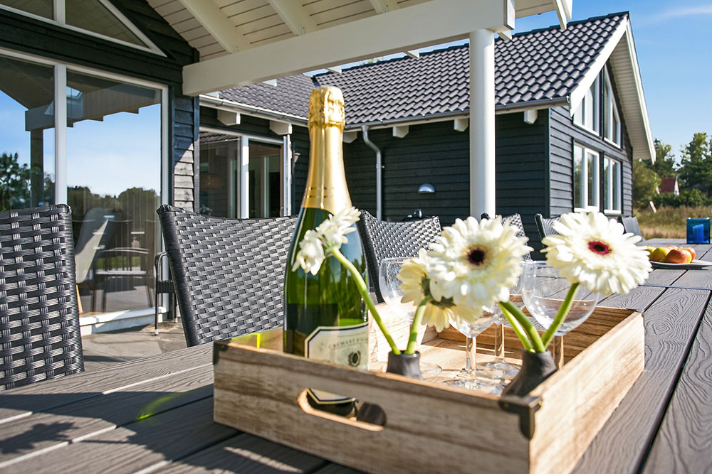 Luksushus nr. 377 har en dejlig terrasse med gode havemøbler til 18 personer.