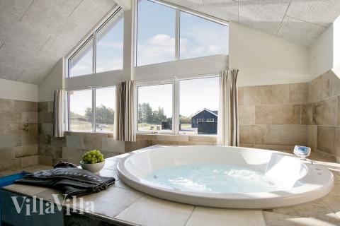 Nyd varmen i spaen i luksushus nr. 378 i Nordsjælland