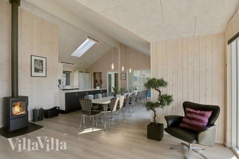 Det store lyse opholdrum i luksushus nr. 378 til 18.