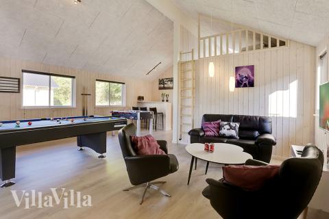 Aktivitetsrum i luksushus nr. 378 med 7 soveværelser og plads til 18 personer.