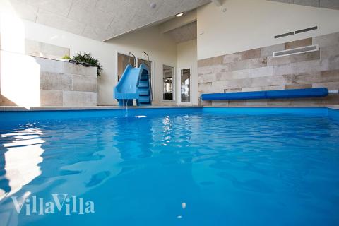 Den lækre pool i luksushuse nr. 378 til 18 personer