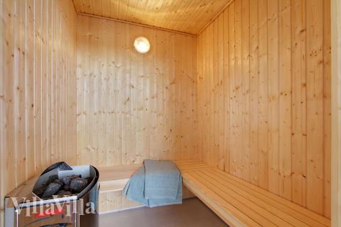 Nyd varmen i saunaen i luksushus nr. 383 til 18 personer