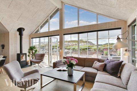 Det store lyse opholdrum i luksushus nr. 383 til 18.