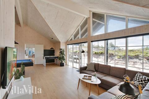 Luksushus 383 til 18 personer byder på et stort aktivitetsrum med bl.a. billard og dart