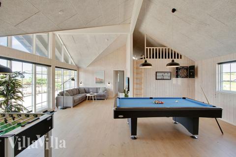 Ud over de mange timer, man kan bruge i husets pool-afdeling, så byder luksushus 383 også på billard/bordtennis og dart