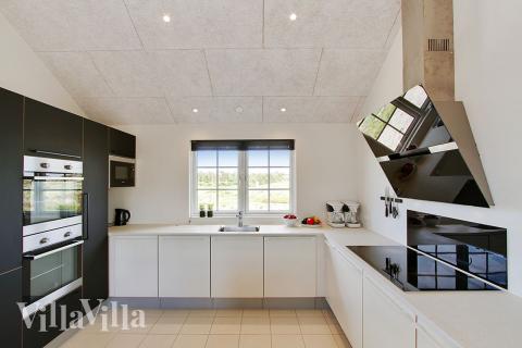 Køkkenet i luksushus nr. 383 er udstyrret, så I let kan lave mad til 18 personer.