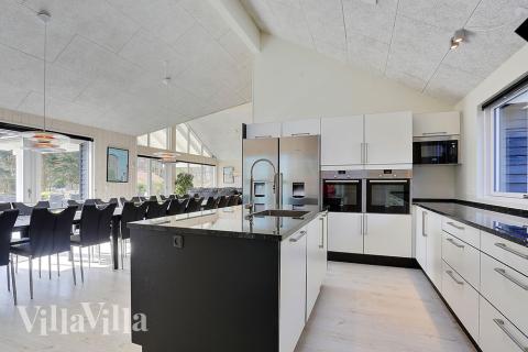 Køkkenet i luksushus nr. 384 er godt indrettet.