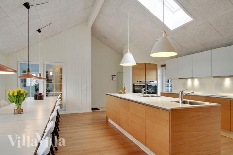 Køkkenet i luksushus nr. 386 er udstyrret, så I let kan lave mad til 18 personer.