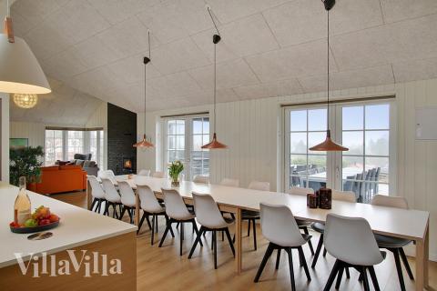 Det store lyse opholdrum i luksushus nr. 386 til 18.