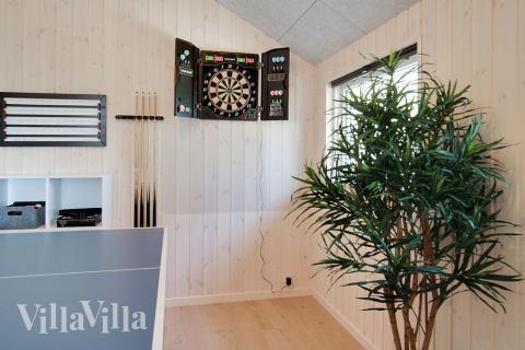 Luksushus 380 til 14 personer byder på et stort aktivitetsrum med bl.a. billard og dart
