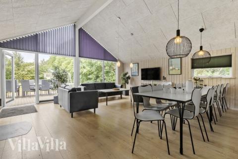 Det store lyse opholdrum i luksushus nr. 380 til 14.