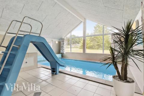 Den lækre pool i luksushuse nr. 380 til 14 personer