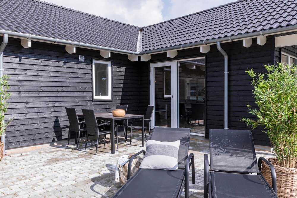 Stor terrasse ved luksushus nr. 387 i Vestjylland.