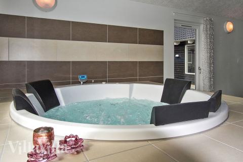 Nyd varmen i spaen i luksushus nr. 394 i Østjylland