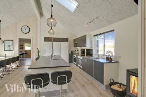 Køkkenet i luksushus nr. 394 er udstyrret, så I let kan lave mad til 22 personer.