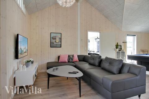 Det store lyse opholdrum i luksushus nr. 394 til 22.