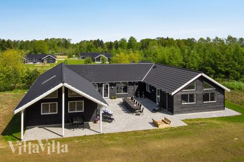 Dette skønne poolhus nr. 394 med plads til 22 personer ligger i Østjylland