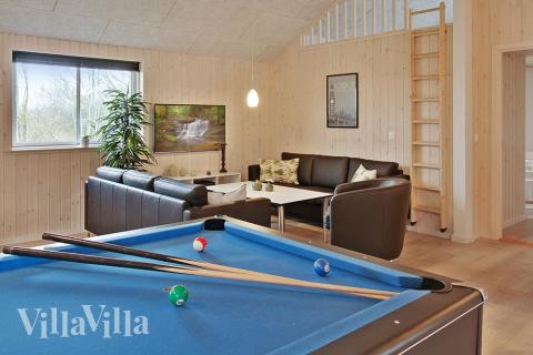 Luksushus 701 til 24 personer byder på et stort aktivitetsrum med bl.a. billard og dart
