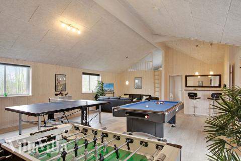 Aktivitetsrum i luksushus nr. 701 med 9 soveværelser og plads til 24 personer.