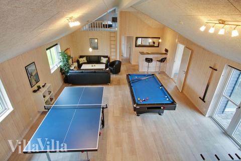 Dyst i sommerhusets aktivitetsrum, når I besøger luksushus nr. 701 i Tyskland.