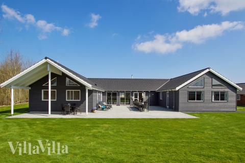 Dette skønne poolhus nr. 701 med plads til 24 personer ligger i Tyskland