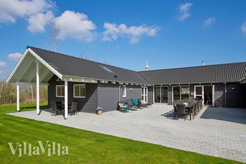 Luksushus nr. 701 har en dejlig terrasse med gode havemøbler til 24 personer.