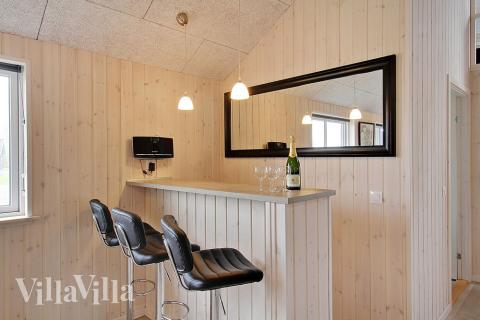 De lækre sommerhuse byder blandt andet på bar som denne i luksushus 703 i Tyskland