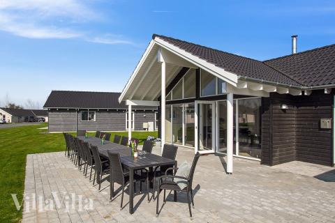 Nyd en grillaften på terrassen i luksushus nr. 704 i Tyskland