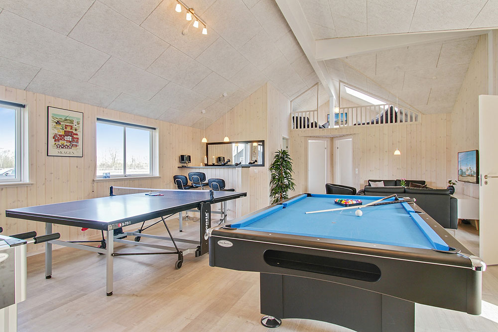 Ud over de mange timer, man kan bruge i husets pool-afdeling, så byder luksushus 705 også på billard/bordtennis og dart