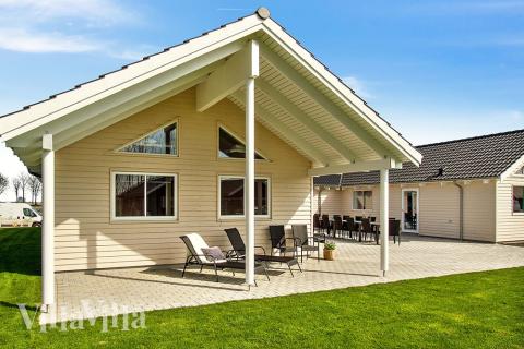 Dette skønne poolhus nr. 705 med plads til 22 personer ligger i Tyskland