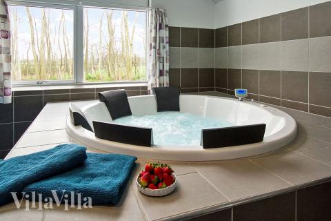 Nyd varmen i spaen i luksushus nr. 712 i Tyskland