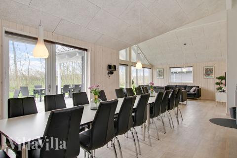 Opholdsrum med plads til 18 i luksushus nr. 712.