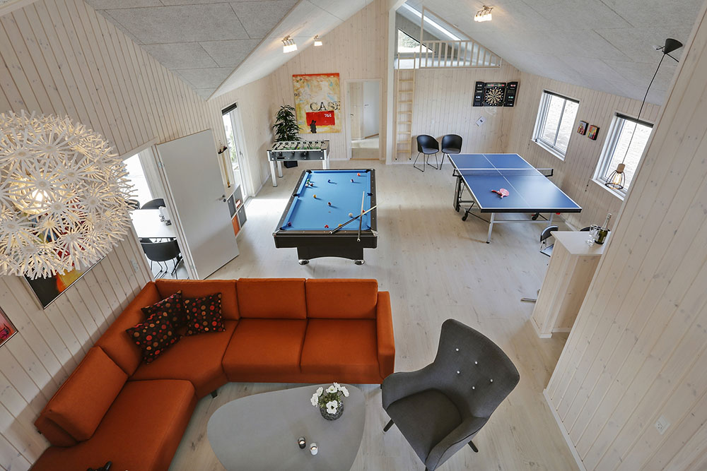 Ud over de mange timer, man kan bruge i husets pool-afdeling, så byder luksushus 393 også på billard/bordtennis og dart