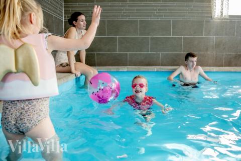 Den lækre pool i luksushuse nr. 393 til 20 personer