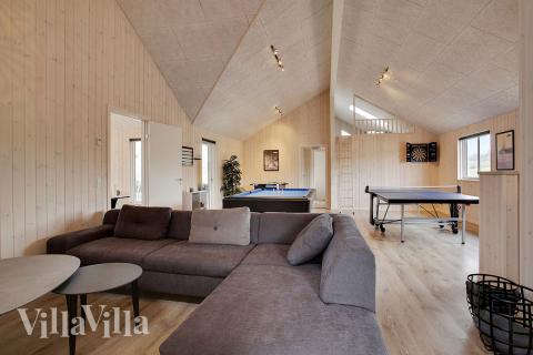 Aktivitetsrum i luksushus nr. 395 med 8 soveværelser og plads til 20 personer.