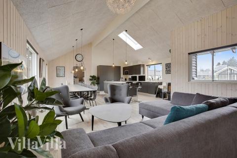 Dyst i sommerhusets aktivitetsrum, når I besøger luksushus nr. 395 i Nordsjælland.