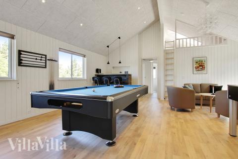 Ud over de mange timer, man kan bruge i husets pool-afdeling, så byder luksushus 396 også på billard/bordtennis og dart